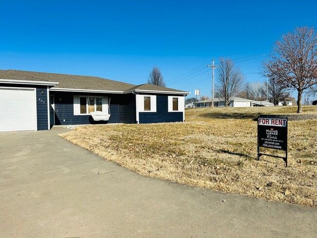 401 Shetland St in Ogden, KS - Building Photo - Building Photo