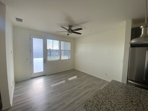 521 Sandpiper Wy in Imperial Beach, CA - Foto de edificio - Building Photo