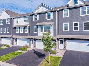 1619 Windigo Ln in Shakopee, MN - Building Photo - Building Photo