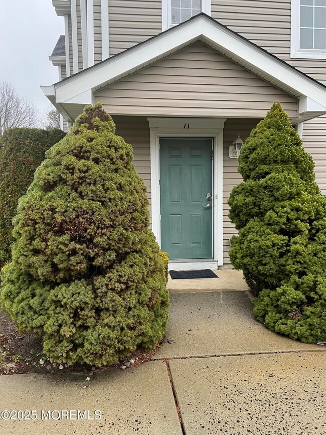 property at 11 Fiddlers Elbow Ct