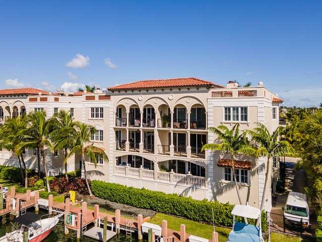 Hemingway Landings Condominiums in Fort Lauderdale, FL - Building Photo - Building Photo