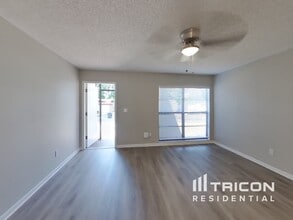520 Falkirk Ave in Valrico, FL - Building Photo - Building Photo