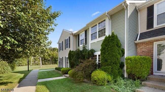 11 Rodio Ct in Sayreville, NJ - Foto de edificio - Building Photo