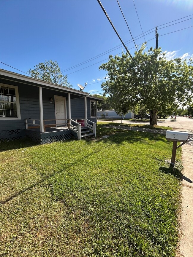 1102 W 10th St in Freeport, TX - Building Photo - Building Photo