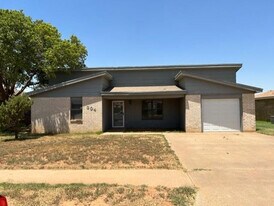 304 E 19th St in Wolfforth, TX - Building Photo