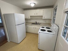 7 Saran Ave in Bedford, MA - Building Photo - Building Photo