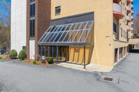 Craddock Cove Condominium in Medford, MA - Foto de edificio - Building Photo