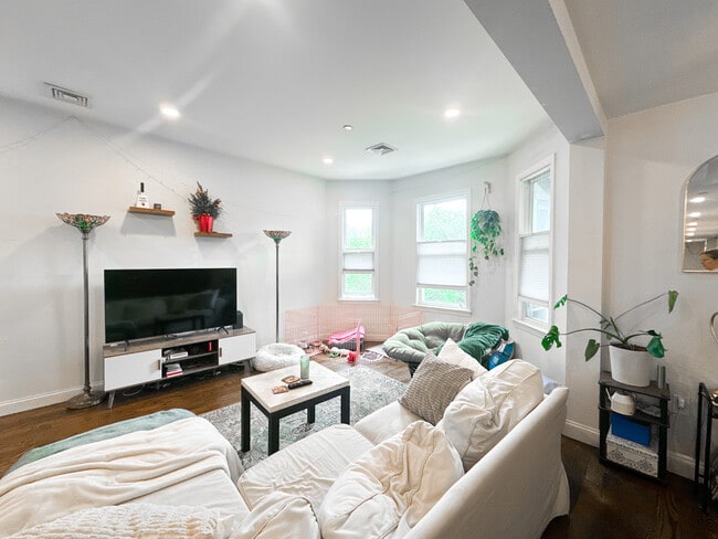 77 Torrey St, Unit 2