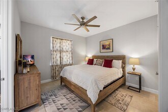 1871 Dogwood Dr in Marco Island, FL - Foto de edificio - Building Photo