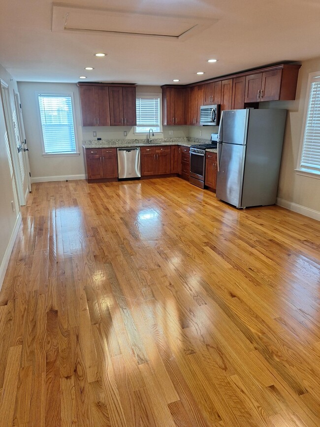 435 Walnut St, Unit #3