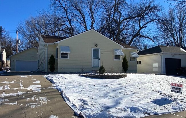 property at 904 S Cloudas Ave