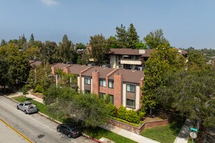 700 S Lake Ave Apartments