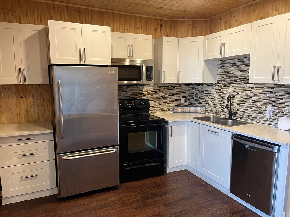 270 Pritchard Ave in Winnipeg, MB - Building Photo