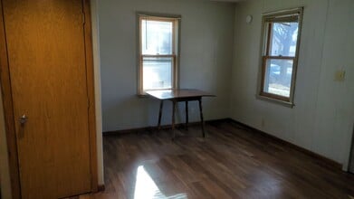 521 Ann St SE in Willmar, MN - Building Photo - Building Photo