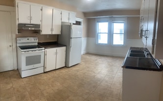 2 N Main St in Webster, MA - Building Photo