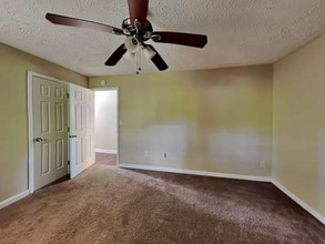 1806 Oriole Trail in Lithia Springs, GA - Building Photo - Building Photo
