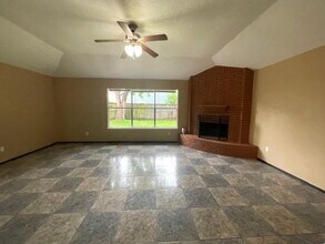 1406 Crawley Ct in Channelview, TX - Foto de edificio - Building Photo