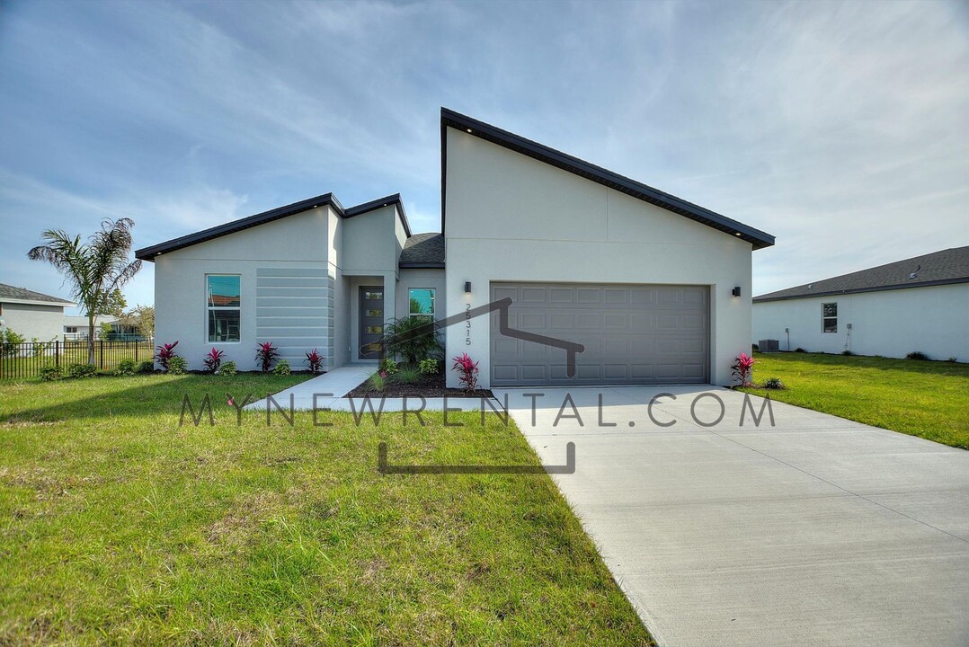 25315 Alicante Dr in Punta Gorda, FL - Building Photo