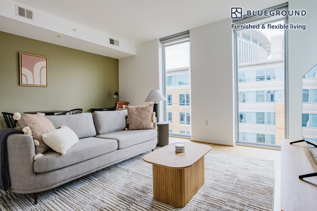 825 10th St NW in Washington, DC - Building Photo