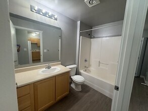 631 W Bakerview Rd in Bellingham, WA - Building Photo - Building Photo