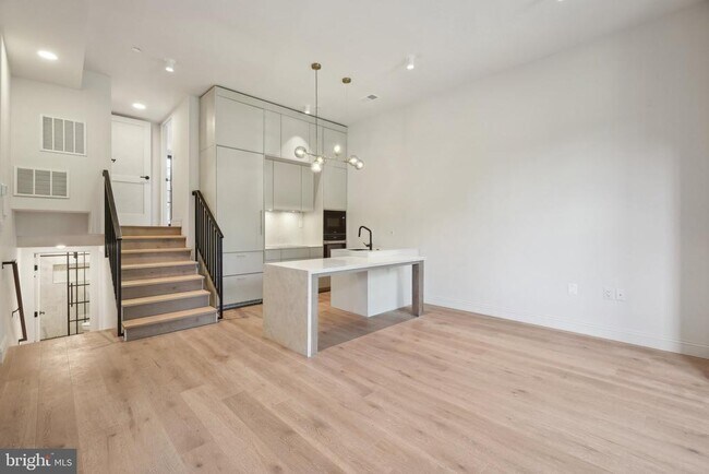 property at 23 Logan Cir NW