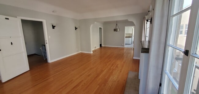 1135 Cardiff Ave, Unit 1137 in Los Angeles, CA - Building Photo - Building Photo