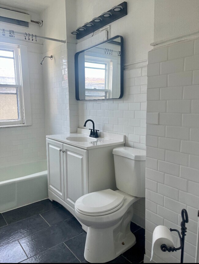 68 Murray St, Unit 3 Bedroom 1 Bath in Binghamton, NY - Building Photo - Building Photo