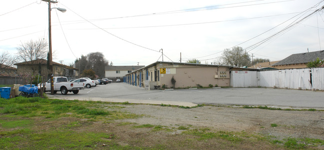 7390 Maple St in Gilroy, CA - Building Photo - Building Photo