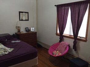 10 Windsor Rd, Unit 1 in Medford, MA - Foto de edificio - Building Photo