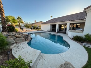 12424 N 90th Pl in Scottsdale, AZ - Foto de edificio - Building Photo