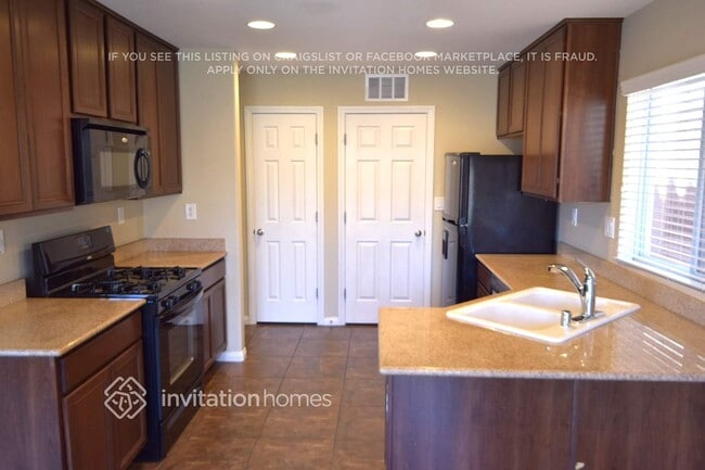 7962 Valladolid Ave in Las Vegas, NV - Building Photo - Building Photo