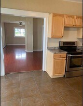 382 E Grove St in Nanticoke, PA - Foto de edificio - Building Photo