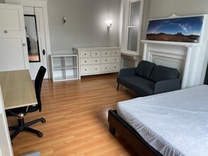 746 Broughton St, Unit 2B in Pittsburgh, PA - Foto de edificio - Building Photo