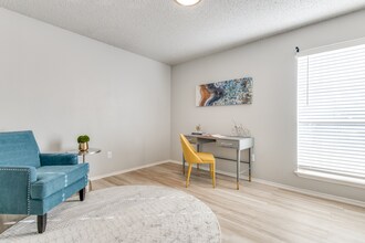 8500 Harwood in North Richland Hills, TX - Foto de edificio - Building Photo