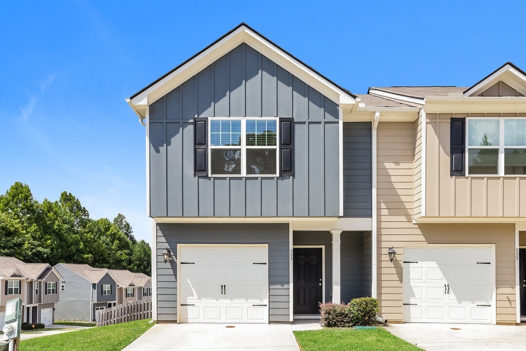 517 Highwood Ln in East Point, GA - Building Photo