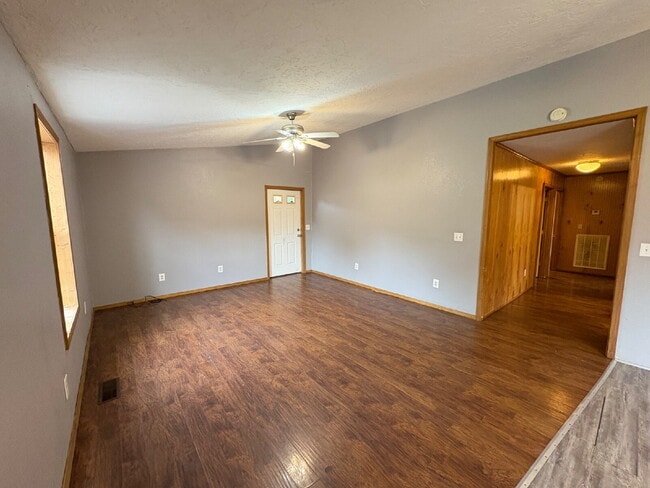 111 Volunteer Dr in Martin, TN - Building Photo - Building Photo