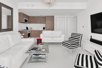 1300 S Miami Ave, Unit 3007 in Miami, FL - Building Photo - Building Photo