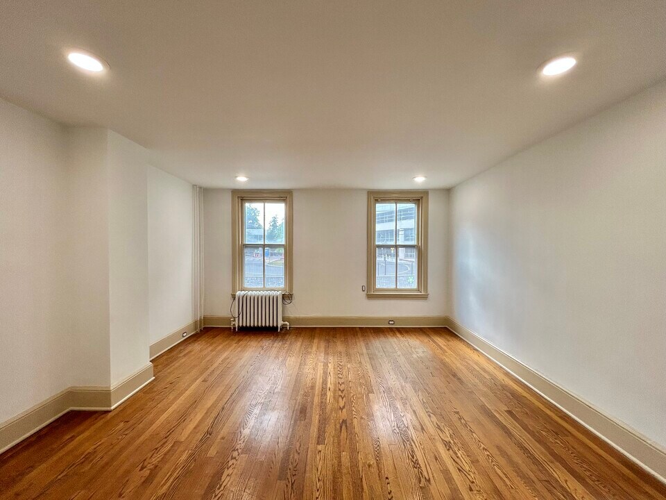 1328 N Washington St, Unit 2 in Wilmington, DE - Building Photo