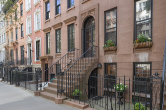 512 E 87th St in New York, NY - Foto de edificio - Building Photo