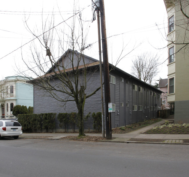 2146 NW Hoyt St in Portland, OR - Building Photo - Building Photo