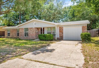 107 Alan A Dale Dr in Niceville, FL - Building Photo - Building Photo