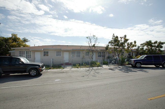 Garcia Apartments in Hialeah, FL - Building Photo - Building Photo