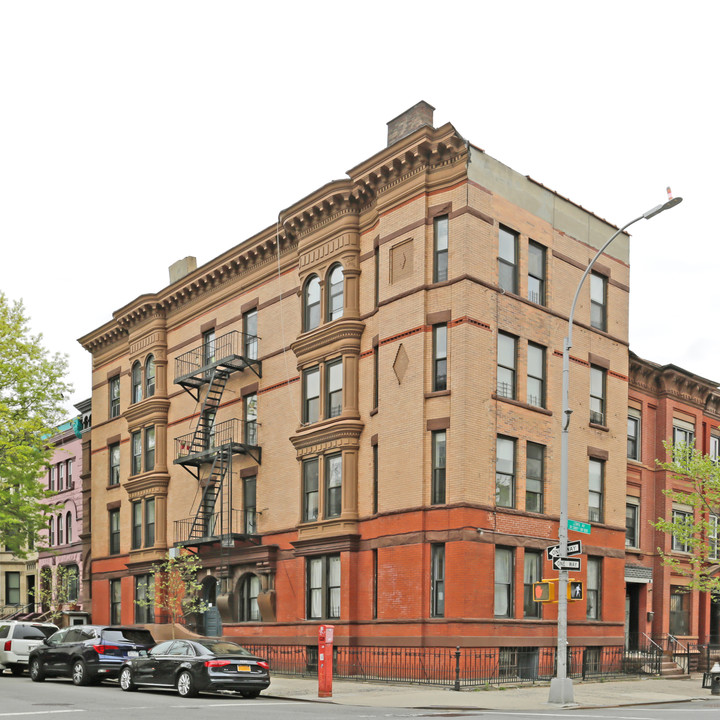 570 Jefferson Ave in Brooklyn, NY - Building Photo