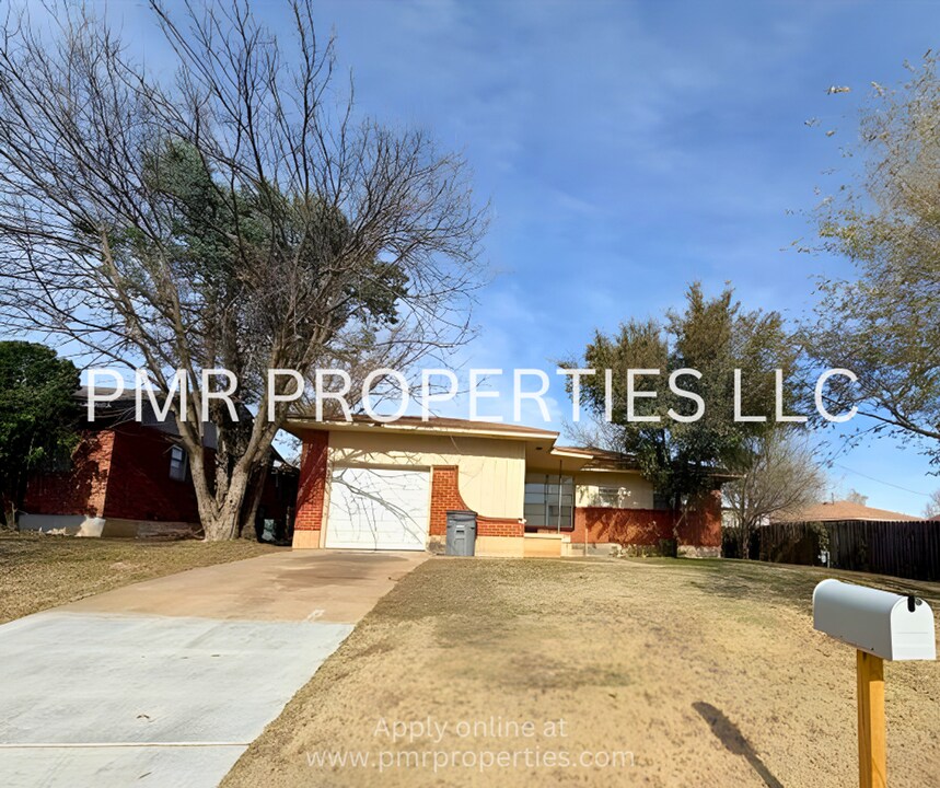 4303 NW Hoover Ave in Lawton, OK - Building Photo