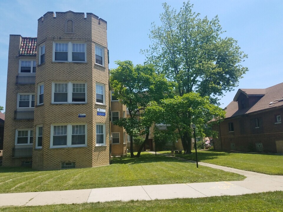 10985 S Church St in Chicago, IL - Building Photo