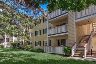 North Country Manor Apartments in Bothell, WA - Building Photo - Building Photo