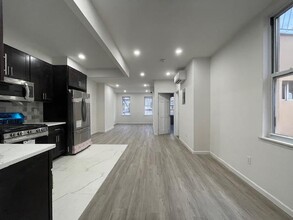246 Menahan St in Brooklyn, NY - Building Photo - Building Photo