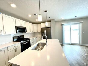 10948 Yalta St NE in Blaine, MN - Building Photo - Building Photo