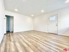 2012 S Holt Ave-Unit -1 in Los Angeles, CA - Building Photo - Building Photo