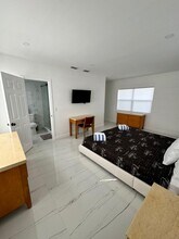 1260 SW 32nd St in Fort Lauderdale, FL - Building Photo - Building Photo